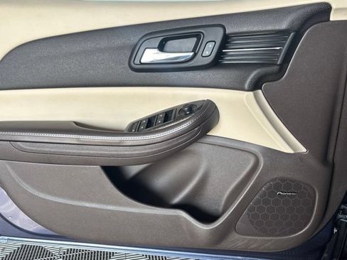 Used 2015 Chevrolet Malibu LT w/ Leather Package FWD image 18