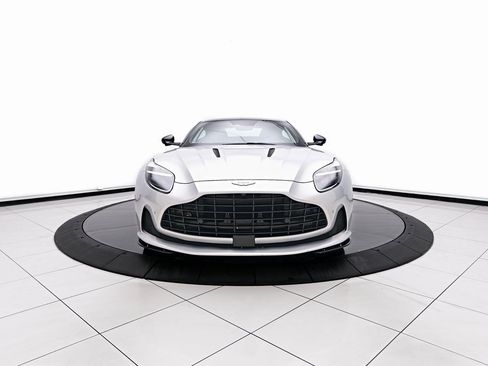 Used 2024 Aston Martin DB12 Coupe image 17