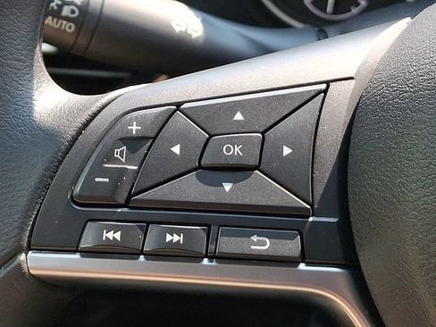 Used 2025 Nissan Sentra SV FWD image 22