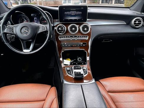 Used 2019 Mercedes-Benz GLC 300 4MATIC image 16