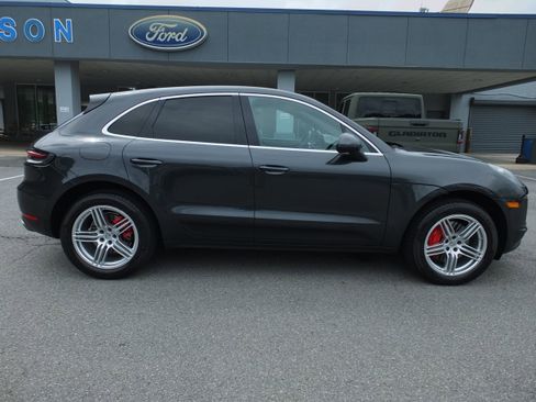Used 2020 Porsche Macan S AWD/4WD image 2