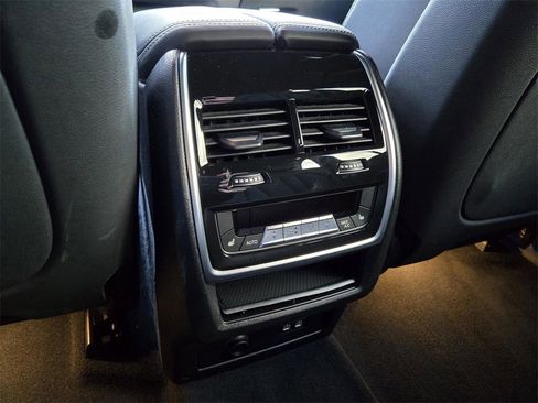 Used 2025 BMW X5 xDrive40i w/ Climate Comfort Package image 11