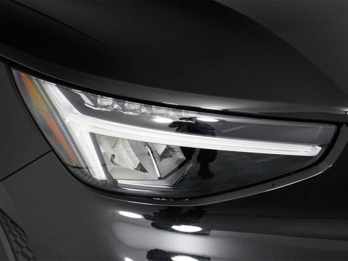 New 2025 Volvo XC40 B5 Core w/ Climate Package image 14