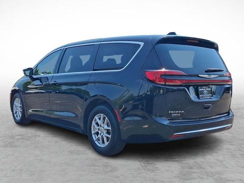 Used 2024 Chrysler Pacifica Touring-L FWD image 4