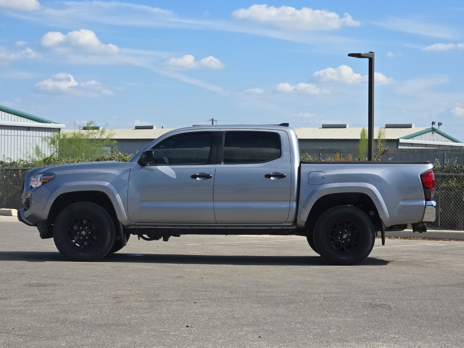 Certified 2021 Toyota Tacoma SR5 AWD/4WD image 2