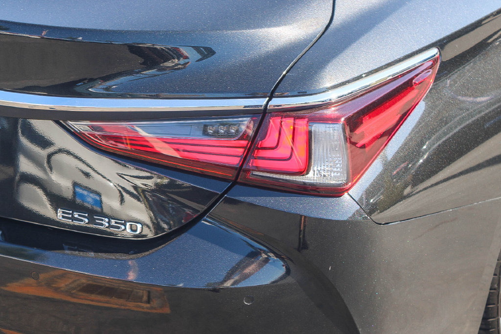 Used 2022 Lexus ES 350 w/ Premium Package FWD image 12