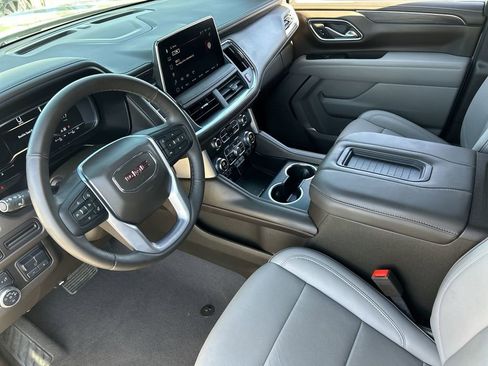 Used 2024 GMC Yukon XL SLT w/ SLT Luxury Package AWD/4WD image 10