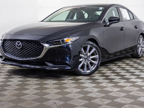 Used 2020 MAZDA MAZDA3 Sedan w/ Select Package FWD image 2