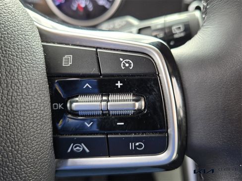 Certified 2023 Kia Carnival LX image 27