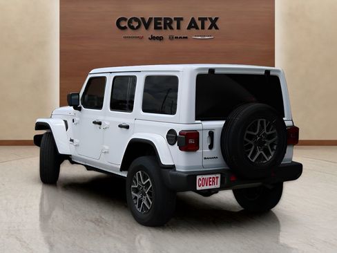 Used 2025 Jeep Wrangler Unlimited Sahara AWD/4WD image 3