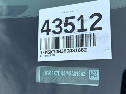 Used 2021 Ford Explorer XLT w/ Equipment Group 202A image 4