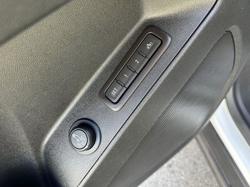 Used 2022 Chevrolet Equinox Premier image 25