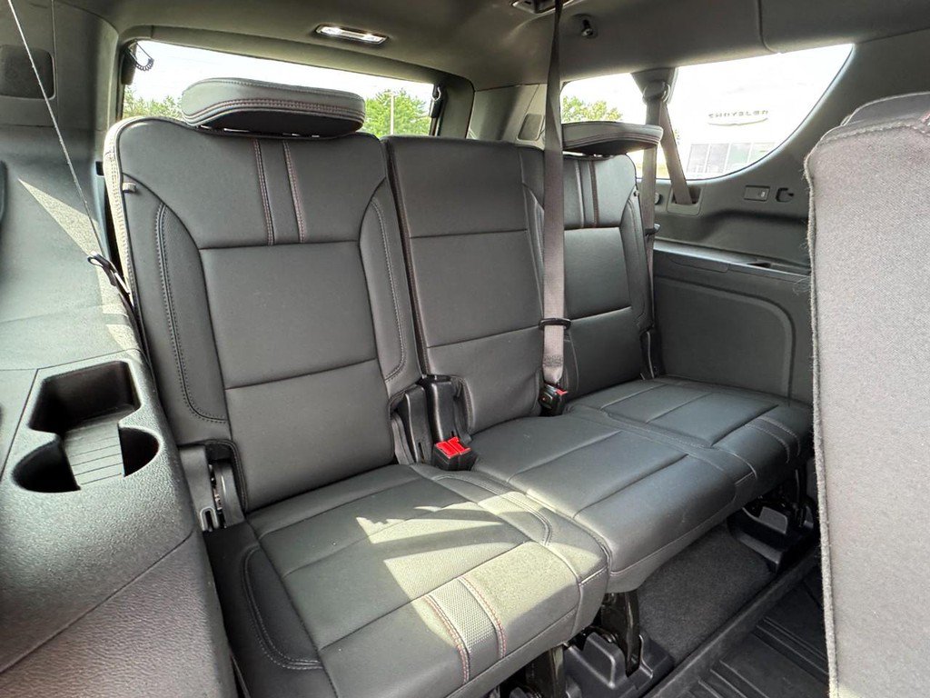 Used 2025 Chevrolet Suburban RST w/ Comfort Package AWD/4WD image 14