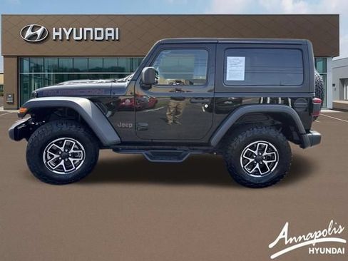 Used 2024 Jeep Wrangler Rubicon w/ Technology Group AWD/4WD image 2
