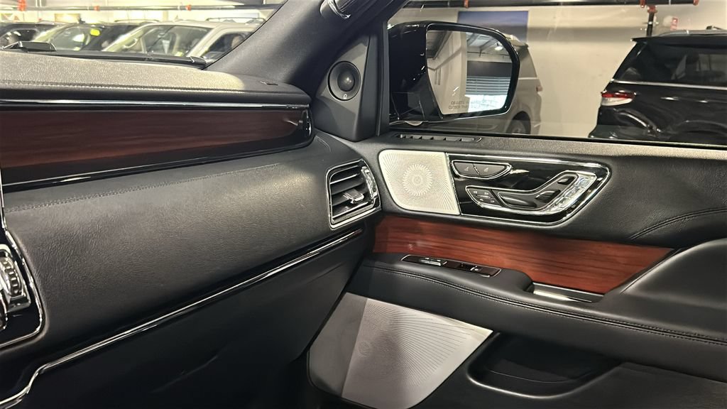 Certified 2022 Lincoln Navigator Reserve AWD/4WD image 17