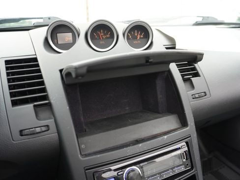 Used 2004 Nissan 350Z Enthusiast RWD image 18
