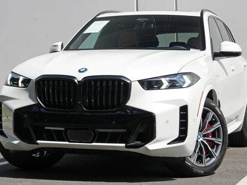 Used 2024 BMW X5 xDrive50e w/ M Sport Package AWD/4WD image 3