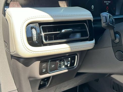 Certified 2023 Lincoln Nautilus Reserve w/ Equipment Group 201A image 16