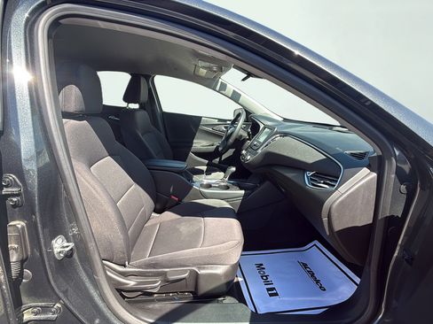Used 2017 Chevrolet Malibu LT FWD image 41