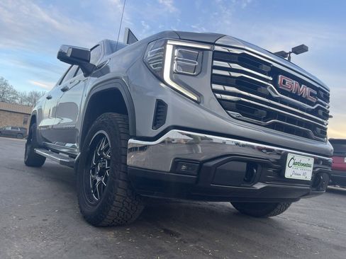 Used 2023 GMC Sierra 1500 SLT w/ SLT Convenience Package image 11