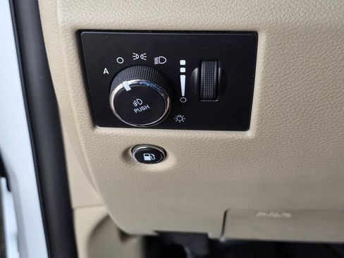 Used 2019 Jeep Grand Cherokee Limited w/ Luxury Group II RWD image 28