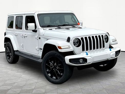 Used 2021 Jeep Wrangler Unlimited Sahara AWD/4WD image 3