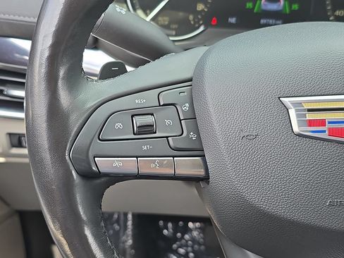Used 2020 Cadillac XT4 Luxury w/ Cold Weather Package FWD image 19