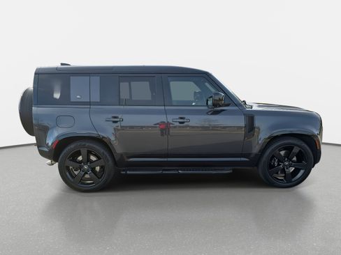 Used 2023 Land Rover Defender 110 V8 image 4
