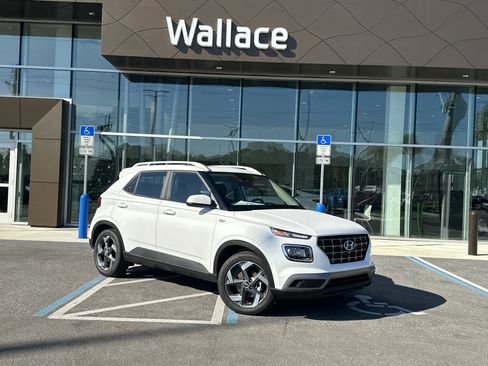 New 2025 Hyundai Venue SEL image 1