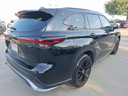 Used 2025 Toyota Highlander XSE AWD/4WD image 6