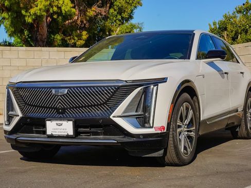 Certified 2024 Cadillac Lyriq Luxury RWD image 2