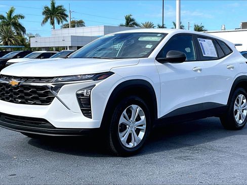 Certified 2024 Chevrolet Trax LS FWD image 2
