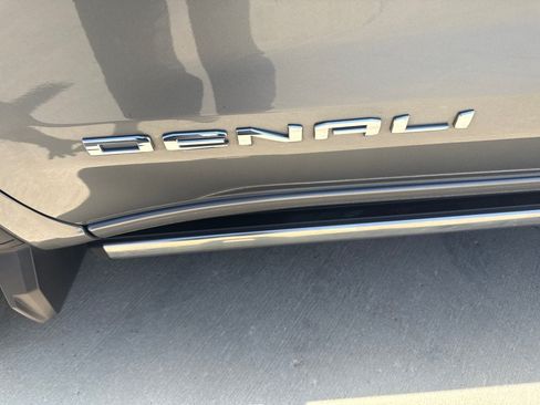 Used 2022 GMC Sierra 1500 Denali w/ Denali Reserve Package AWD/4WD image 13
