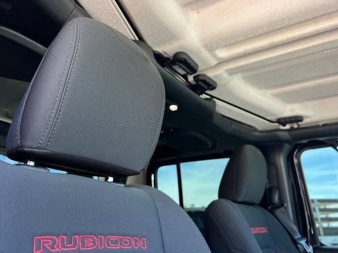 Used 2021 Jeep Gladiator Rubicon w/ Trailer Tow Package AWD/4WD image 16