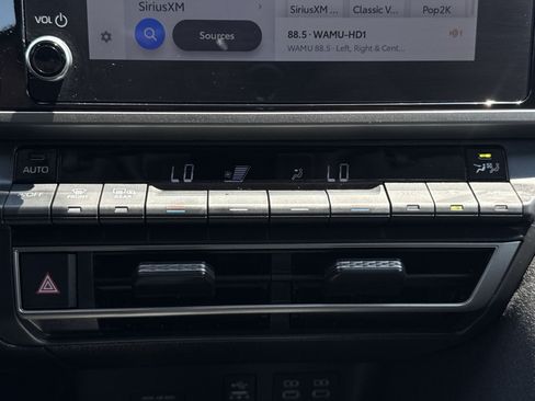 Used 2025 Toyota Camry LE FWD image 20