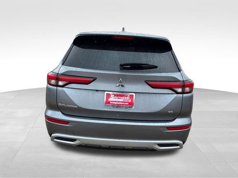 Used 2024 Mitsubishi Outlander SE FWD image 4