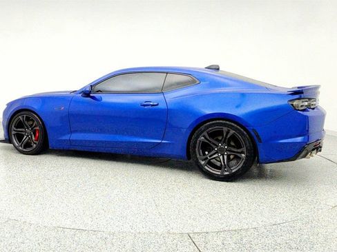 Used 2021 Chevrolet Camaro LT w/ RS Package image 7