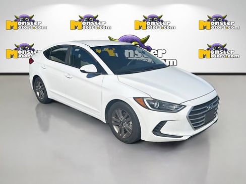 Used 2017 Hyundai Elantra SE image 3