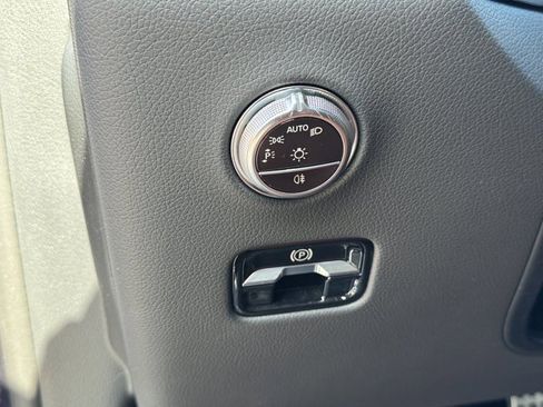 Used 2023 Mercedes-Benz GLC 300 4MATIC image 18