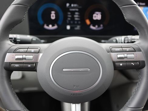 Certified 2025 Hyundai Kona SEL image 36