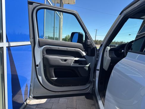 Used 2021 Land Rover Defender 110 S image 9