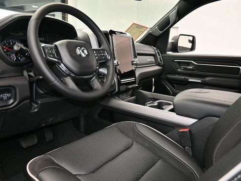 Used 2025 RAM 1500 Laramie image 12