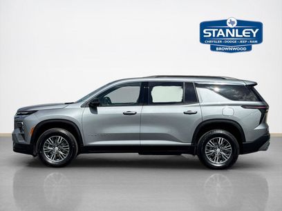 Used 2025 Chevrolet Traverse LT