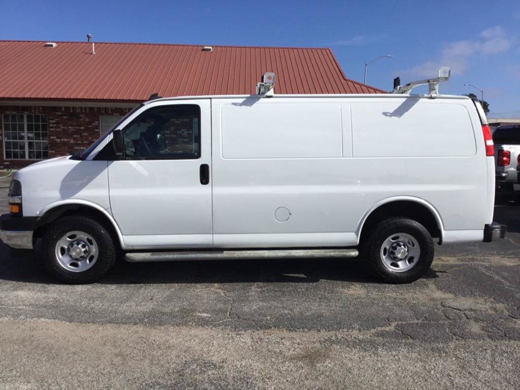 Used 2021 Chevrolet Express 2500 w/ Driver Convenience Package RWD image 3