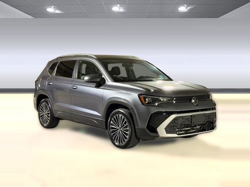 Used 2025 Volkswagen Taos SE image 7