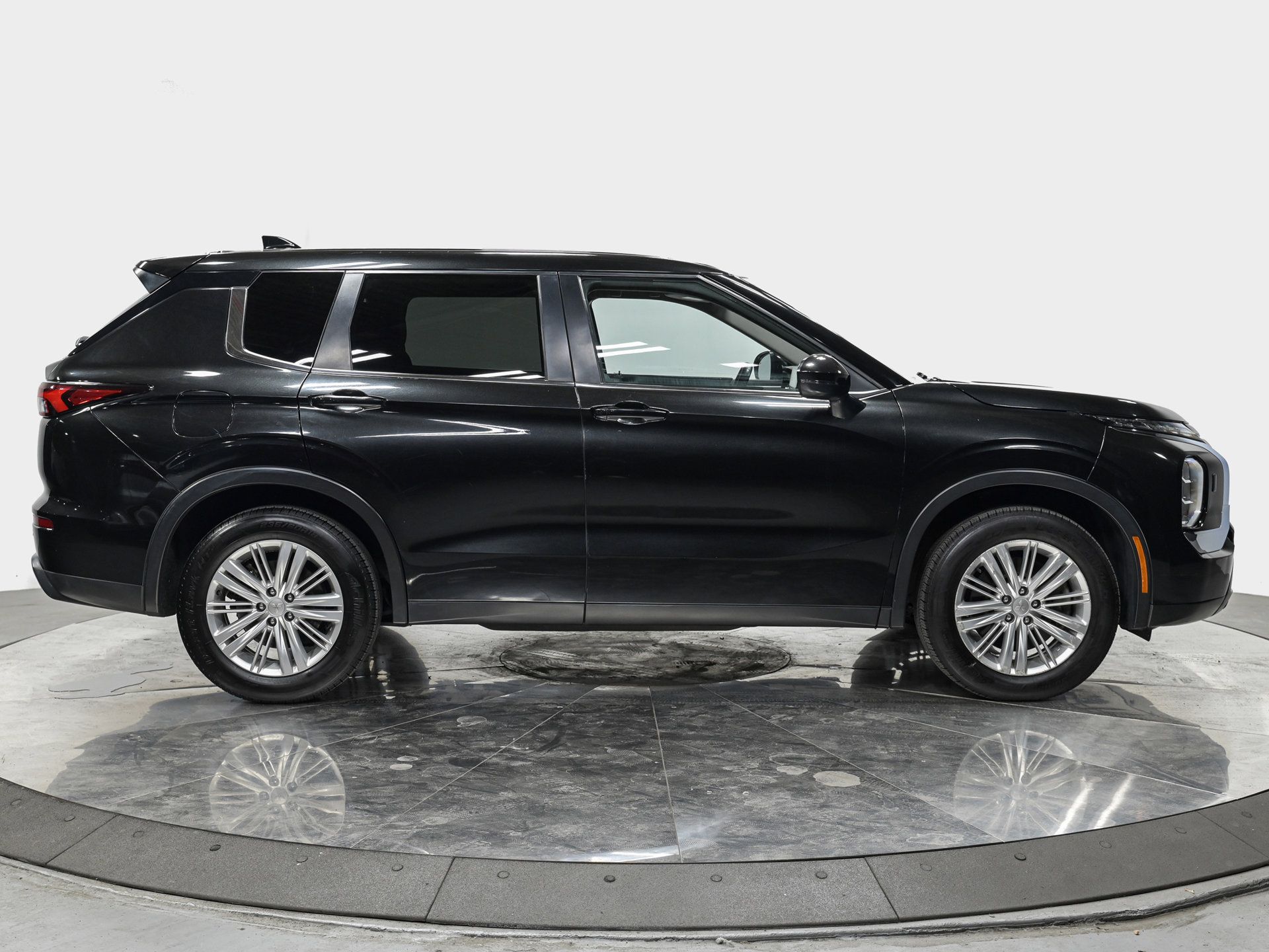 Used 2022 Mitsubishi Outlander ES AWD/4WD image 10