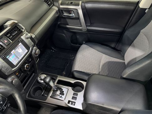 Used 2015 Toyota 4Runner SR5 AWD/4WD image 32