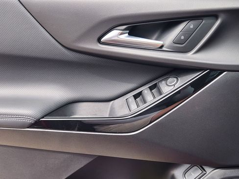 New 2026 Chevrolet Equinox LT w/ Convenience Package II FWD image 20