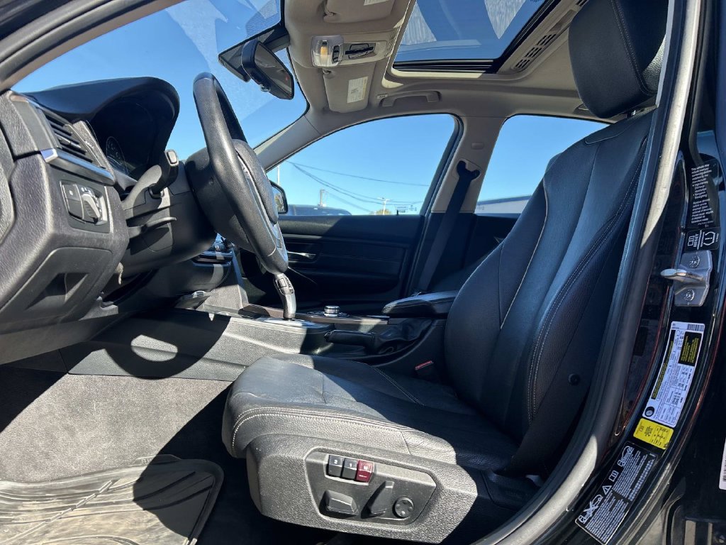 Used 2013 BMW 328i xDrive Sedan AWD/4WD image 12