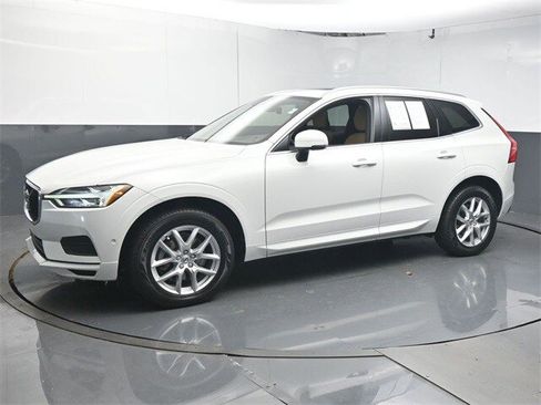 Used 2018 Volvo XC60 T5 Momentum w/ Vision Package image 4